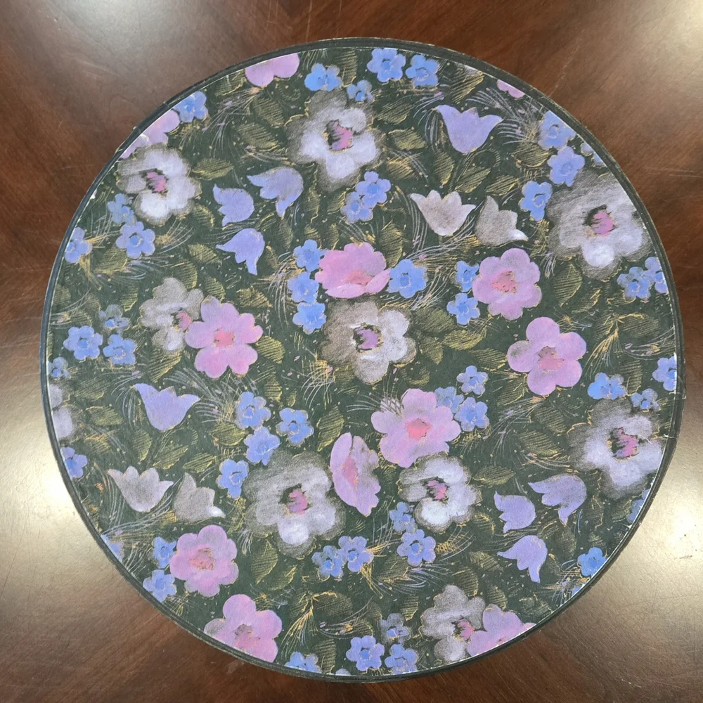 Vintage Round Hat Box - Picture 5 of 15